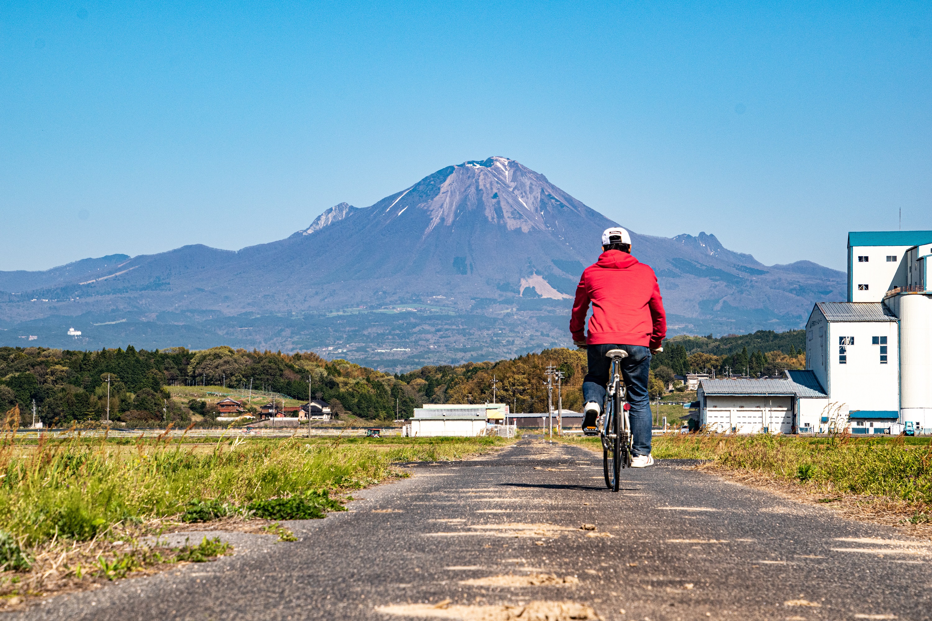 大山が走る私にガンバレと